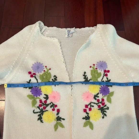 Vintage Sears Crewel Flower Cardigan 60s 70s Bright Cottage Granny Grandmacore - Picture 5 of 6